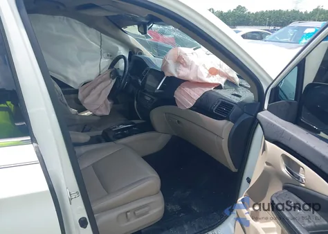 2017 Honda Pilot Touring z USA, uszkodzony, nr VIN 5FNYF5H91HB007795